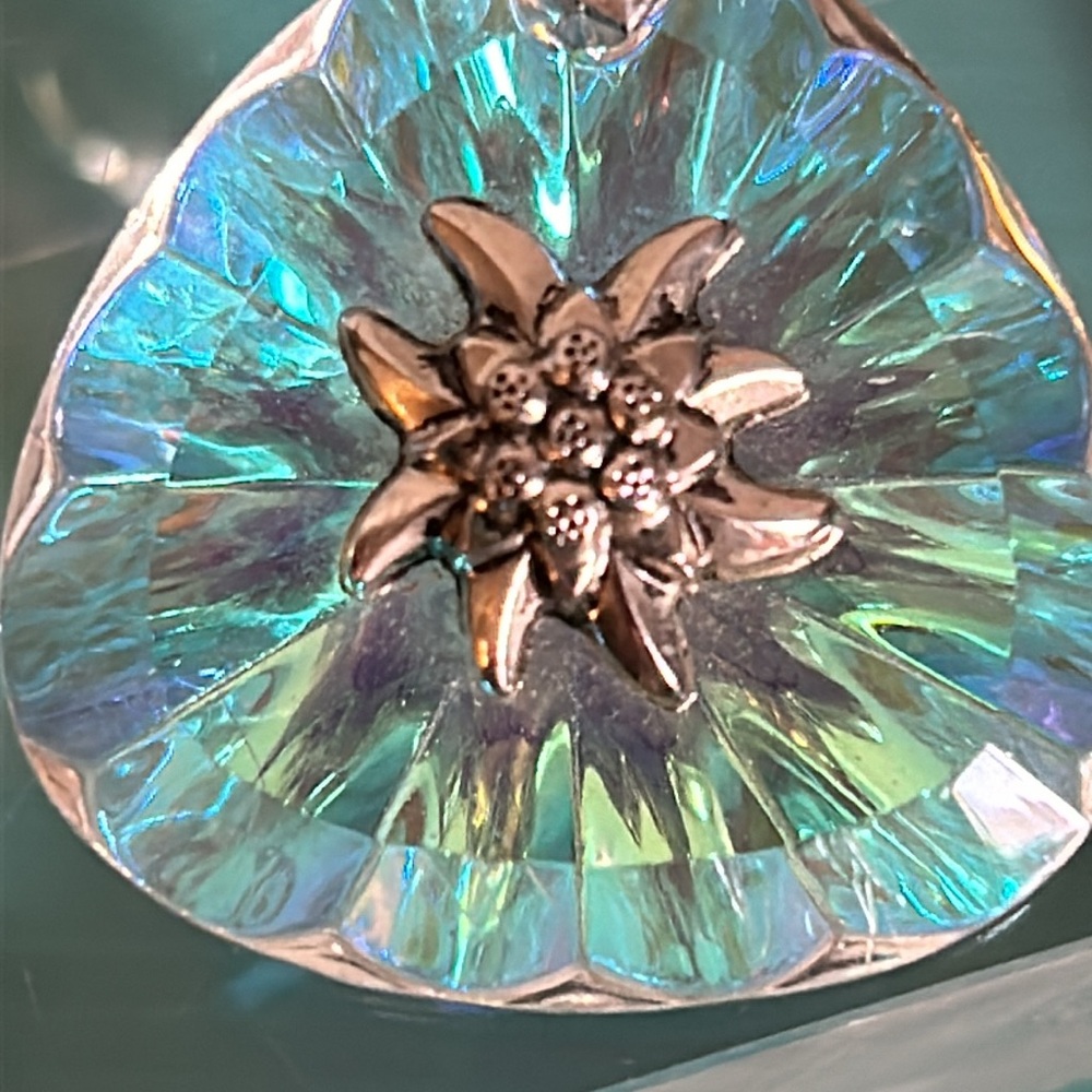 Iridescent Flower Pendant Necklace Cottagecore Aurora Borealis Edelweiss Choker - Picture 3 of 8